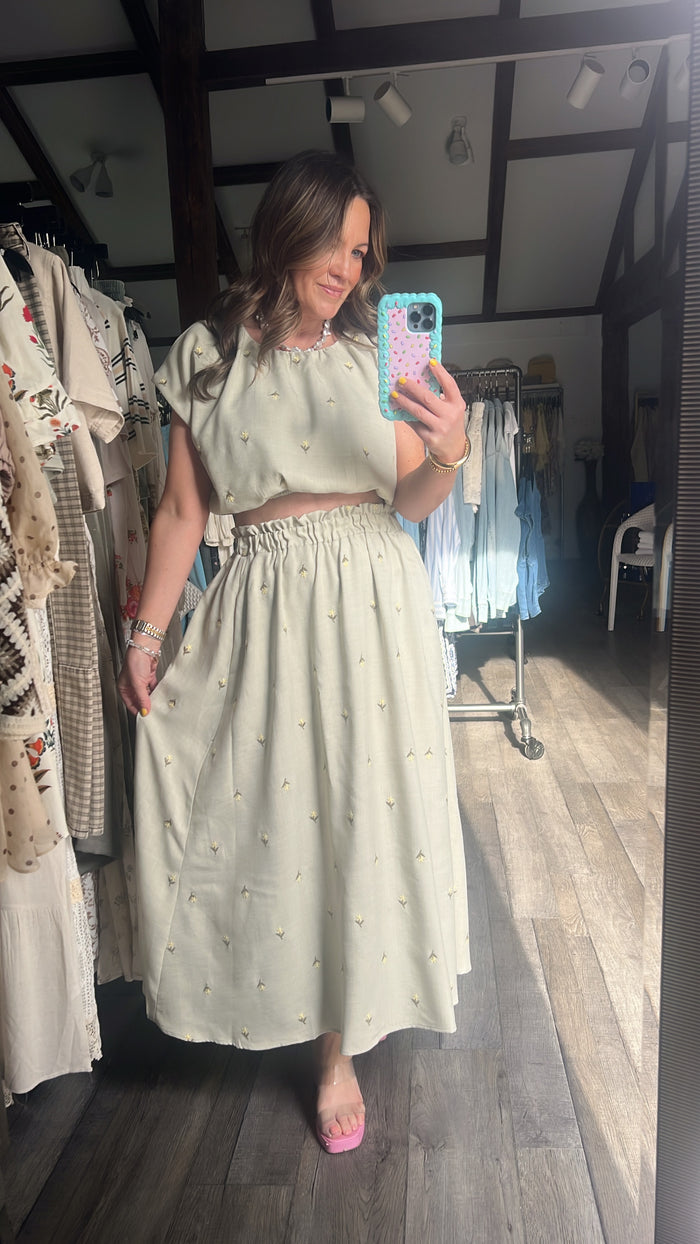 Sweet Flower Sprouting Skirt Set