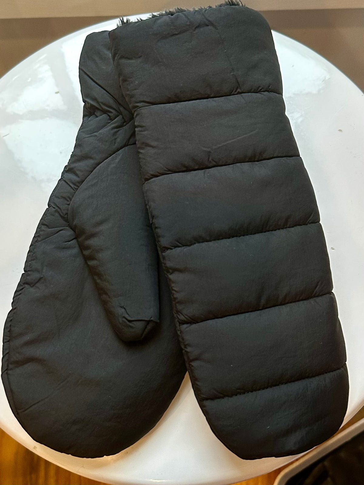 Sandy Solid Matte Ribbed Puffer Mittens