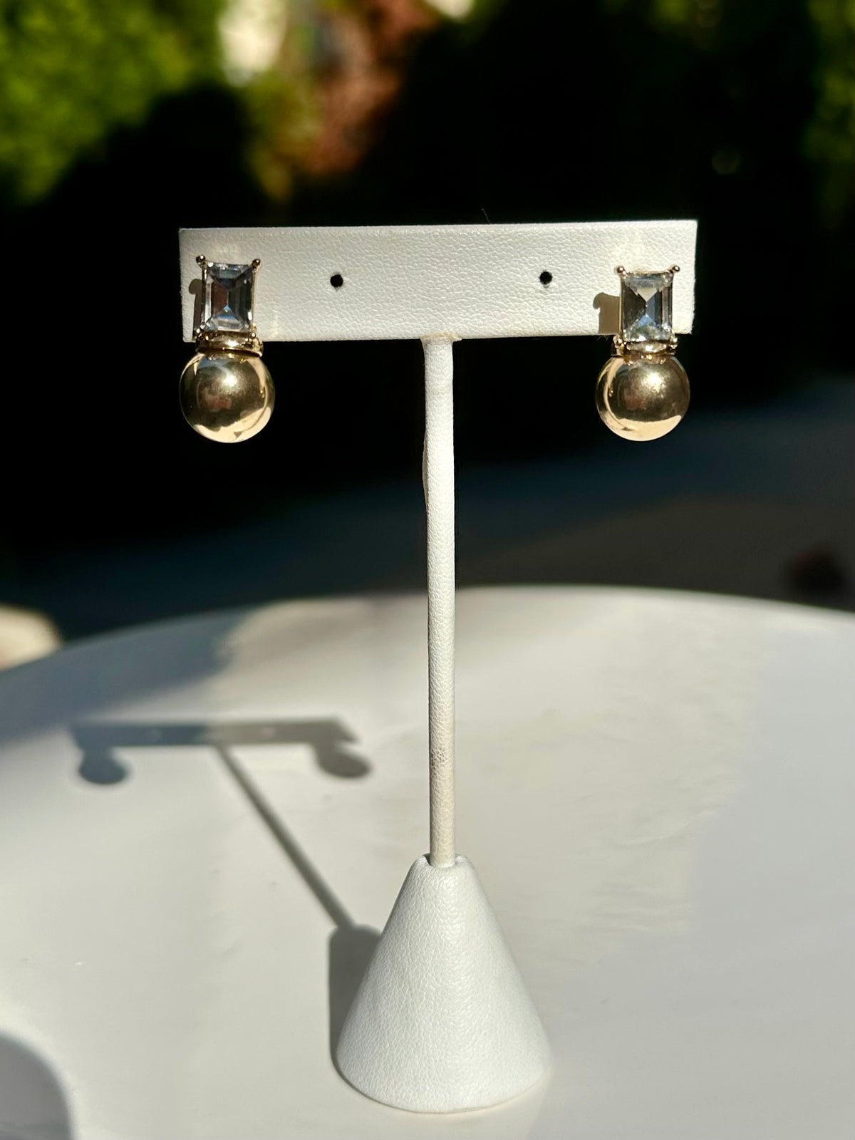 Glass & Metal Ball Dangle Earring Gold