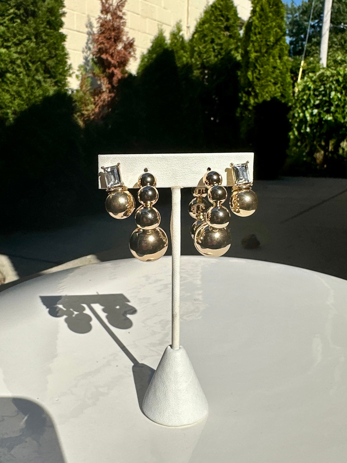 Glass & Metal Ball Dangle Earring Gold