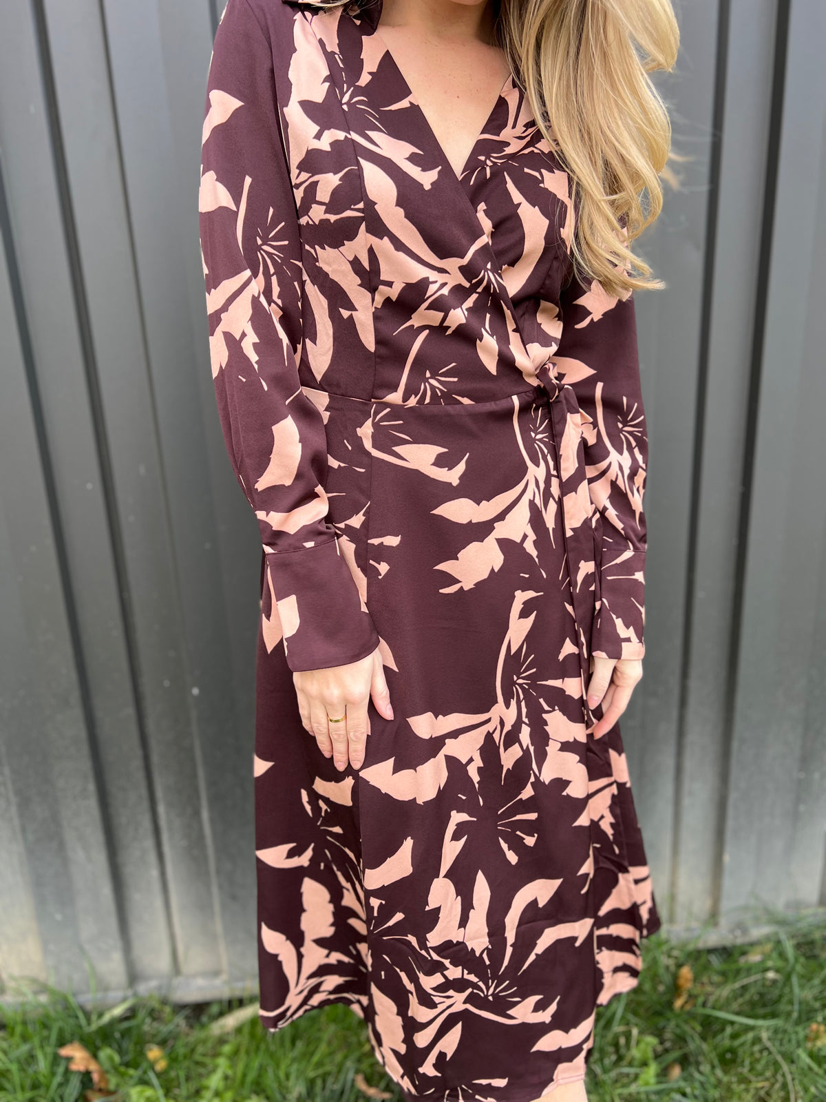 maxine midi dress Dress the Population Women's Maxine Long Sleeve Dress - Mocha