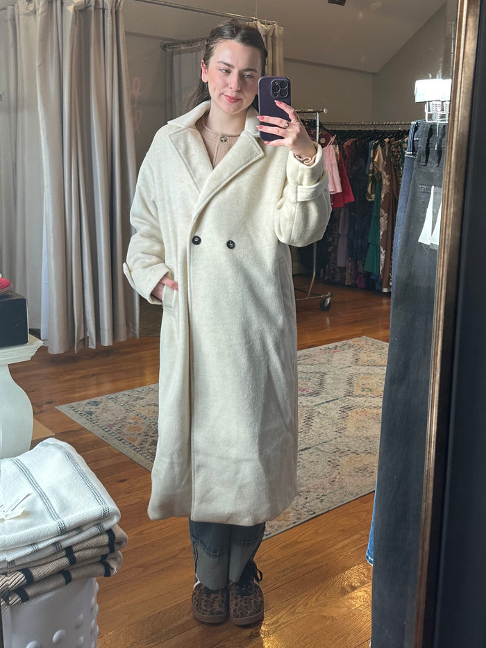 Lana Lapel Cream Collar Coat