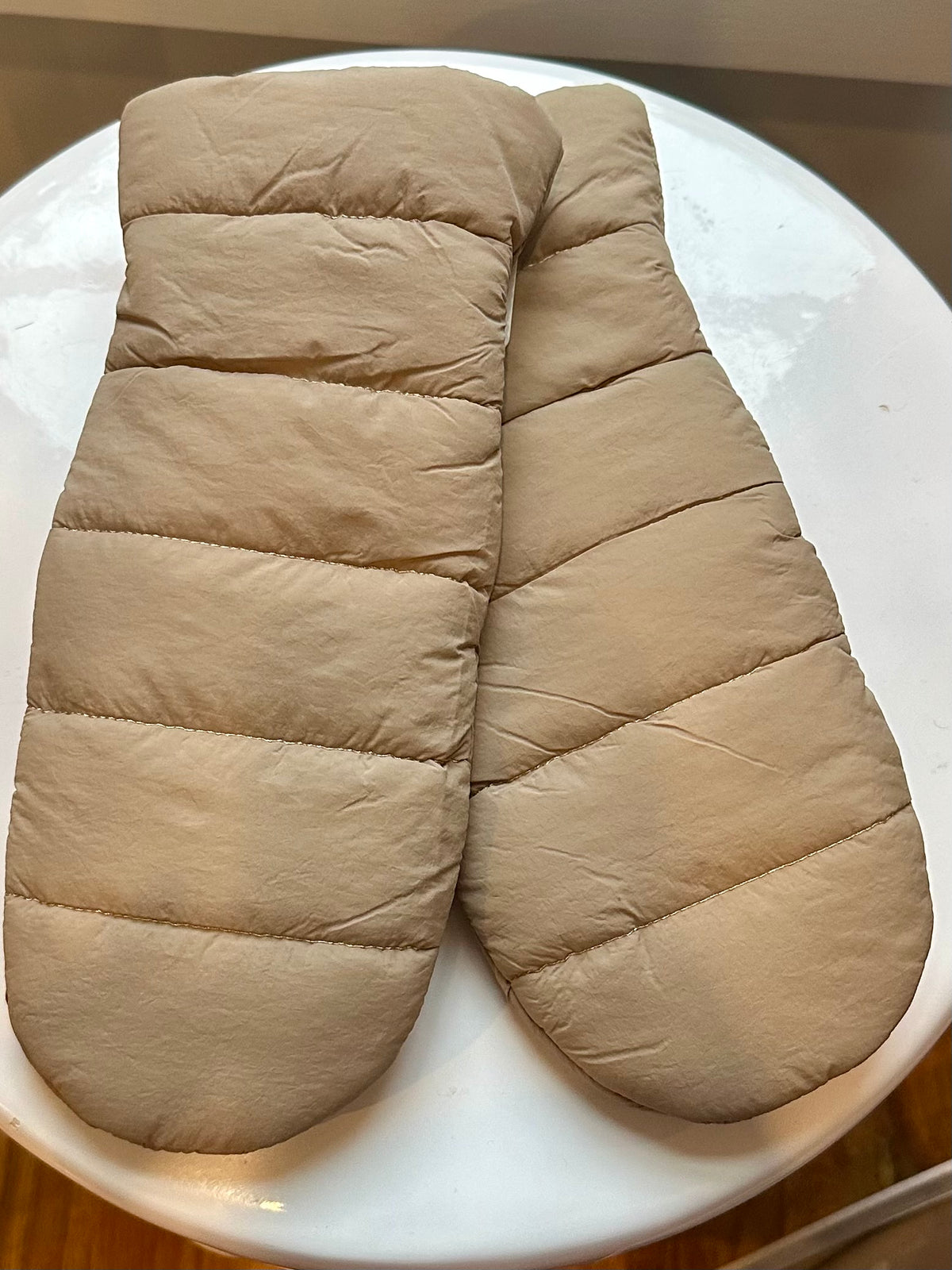 Sandy Solid Matte Ribbed Puffer Mittens