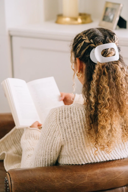 Coconut White Medium Flat Round Hair Clip