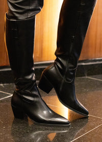 Vienna ShuShop Black Boot