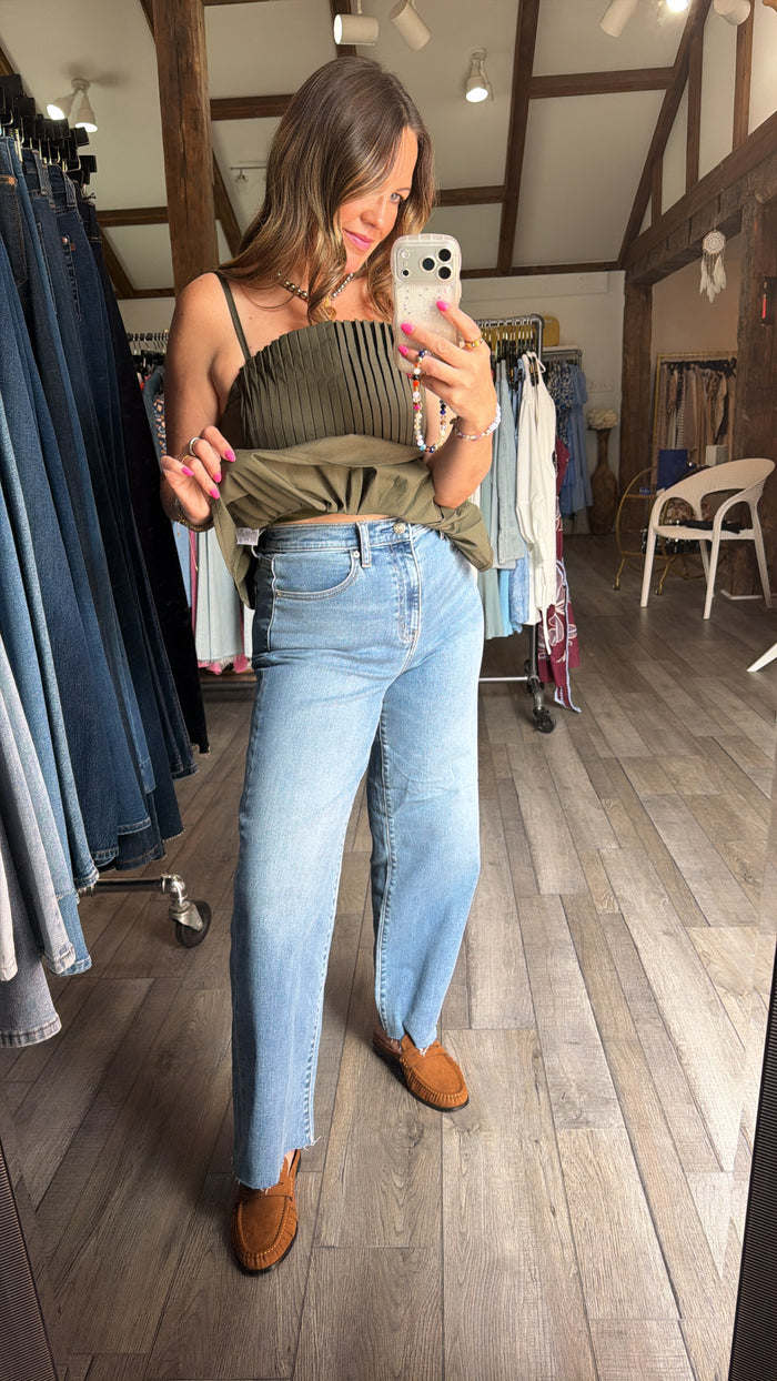 Daze Pleaser High Rise Wide Ankle Jean Wavy