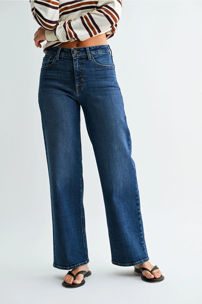 Classic Mid Rise Straight - Dark Denim Just Black Jeans
