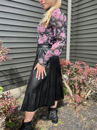 Black Pleated Midi Skirt-M