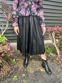 Black Pleated Midi Skirt-M