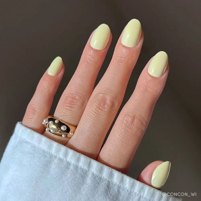 Pastel Yellow Glamnetic Nails